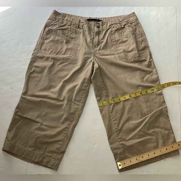 Calvin Klein khaki Bermuda shorts size 16. - Picture 5 of 9